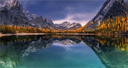Pragser Wildsee / Morgens beim Pragser Wildsee Panoramafoto aus sechs Hochformate a 14,mm