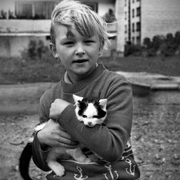   / Mal'chik s kotenkom