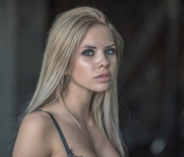  / ***