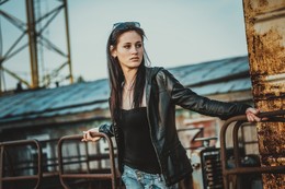  / ***