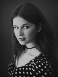  / ***