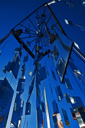 Spiegel / ***