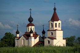 Die alte Kirche. / ***