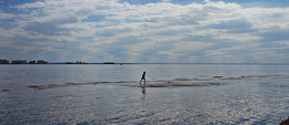 "Along the horizon" / Along the horizon, space calls to infinity ...
