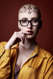Stanislaus / https://500px.com/photo/181446777/the-bald-s-story-by-anna-khitrakova?ctx_page=1&from=user&user_id=13477141