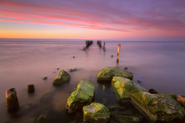 Old Pier / ***