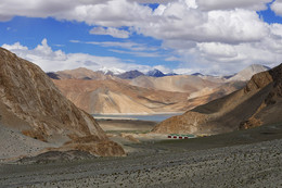 Mountain Lake / ***