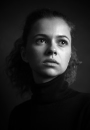  / ***