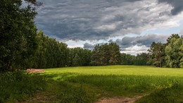 Es scheint, werde regen ... / ***