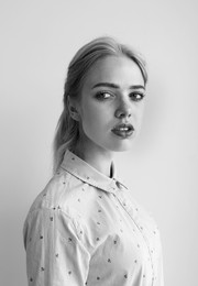  / ***