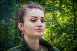  / ***