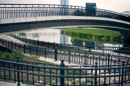 Die Brücke auf der Insel der Tränen / ***