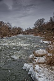 The River / ***