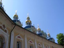 Pskow-Höhlenkloster, Kuppeln / ***