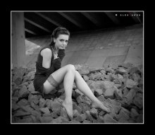 Mädchen unter der Brücke / ****