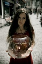 strange little world / ***