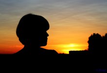 Schauen Sie sich den Sonnenuntergang / ***