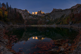 Hintere Gosausee / Abends beim Hinteren Gosausee im Salzkammergut. Dreireihiges Panoramafoto zu je drei Fotos im Querformat.