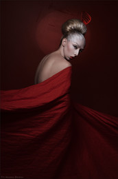  / Ph: Ariadna Belkina
Md: Alexandra Guvidas
Make up & hair: Li Lobanova
PhotoFilmStudio