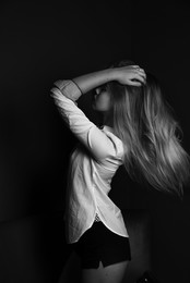  / ***