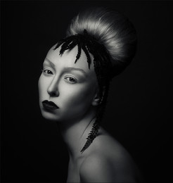  / Ph: Ariadna Belkina
Md: Alexandra Guvidas
Make up & hair: Li Lobanova
PhotoFilmStudio