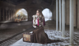 Waiting for the train / ***