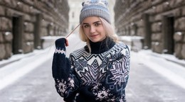 / ***