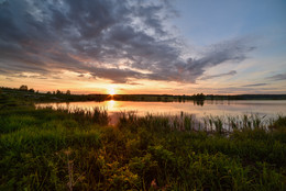 Sonnenuntergang auf dem See / ***