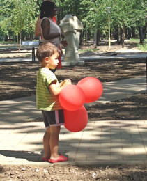  / red balloons
