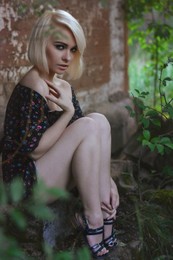  / ***
