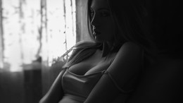  / ***