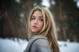  / ***