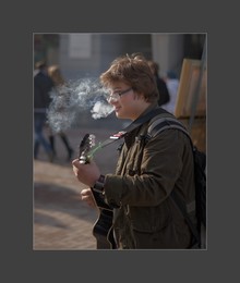  / ***