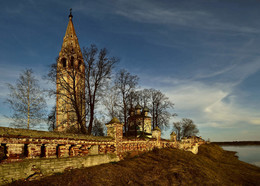 Kirche der Himmelfahrt der Jungfrau Maria / ***