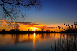 sunset / Bei fast wolkenlosen Himmel in der Nähe von Hannover an einem kleinem See fotografiert.