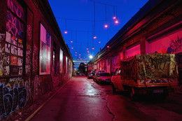 East Side / ***