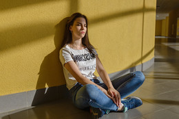  / yellow wall