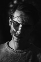  / ***