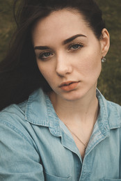  / ***
