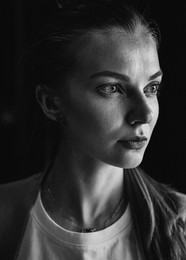  / ***