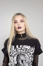  / ***