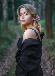  / ***