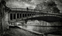Auf der Brücke. / ***