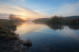 Nebel über dem Fluss / ...