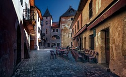 Town. / ***