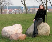 Elena auf Stein / *****