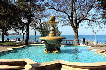 Nahe dem Meer Brunnen / ***