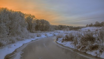 Winter river / ***