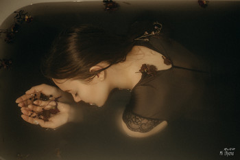 Mary / ***