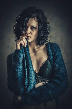  / ***